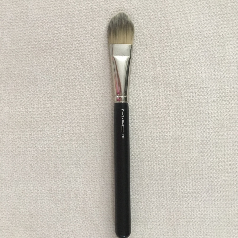 MAC Cosmetics Brush - Picture 2 of 4